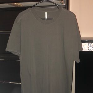 Men’s green/brown short sleeve tee